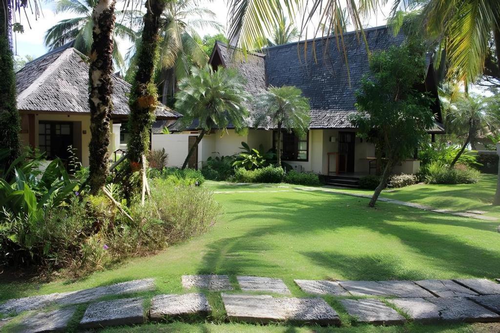 Tanjung Lesung Beach Hotel Exterior photo