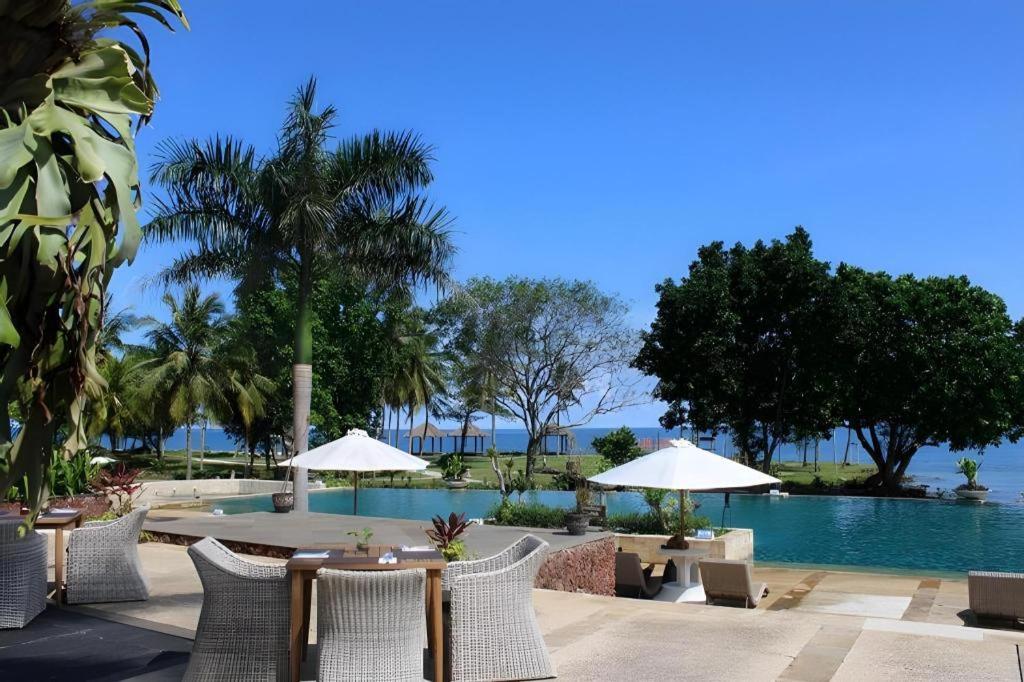Tanjung Lesung Beach Hotel Exterior photo