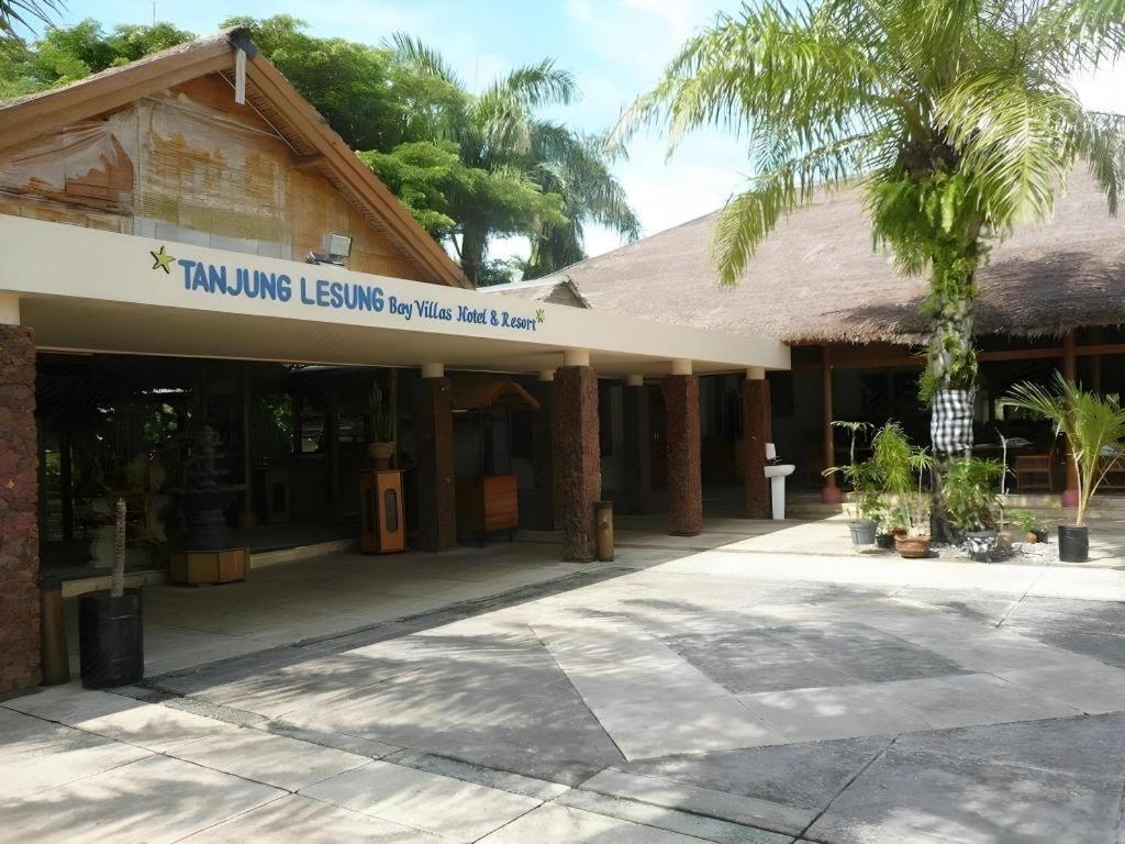 Tanjung Lesung Beach Hotel Exterior photo