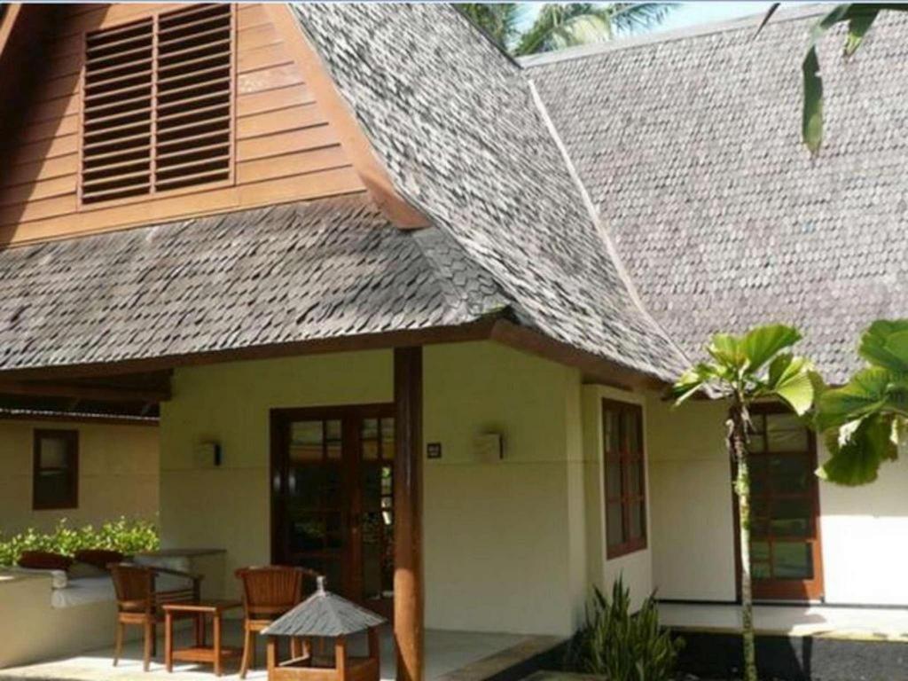 Tanjung Lesung Beach Hotel Exterior photo