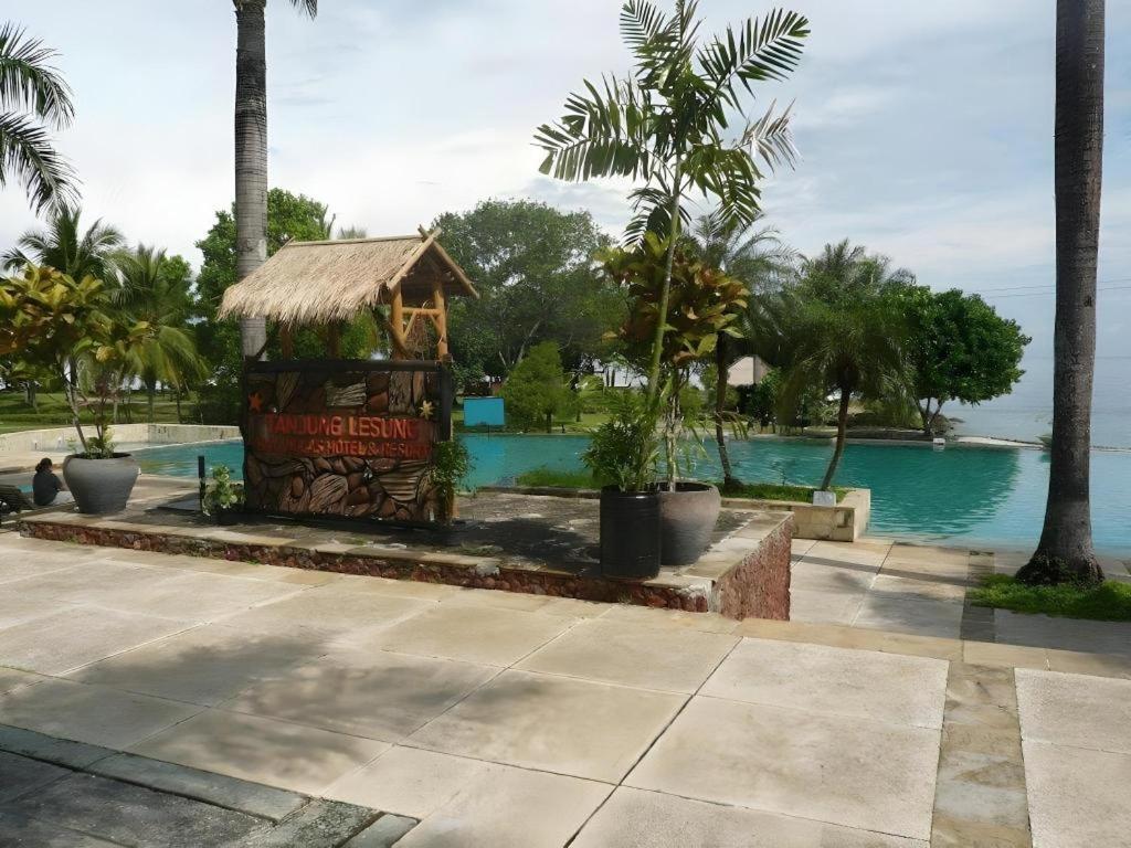 Tanjung Lesung Beach Hotel Exterior photo