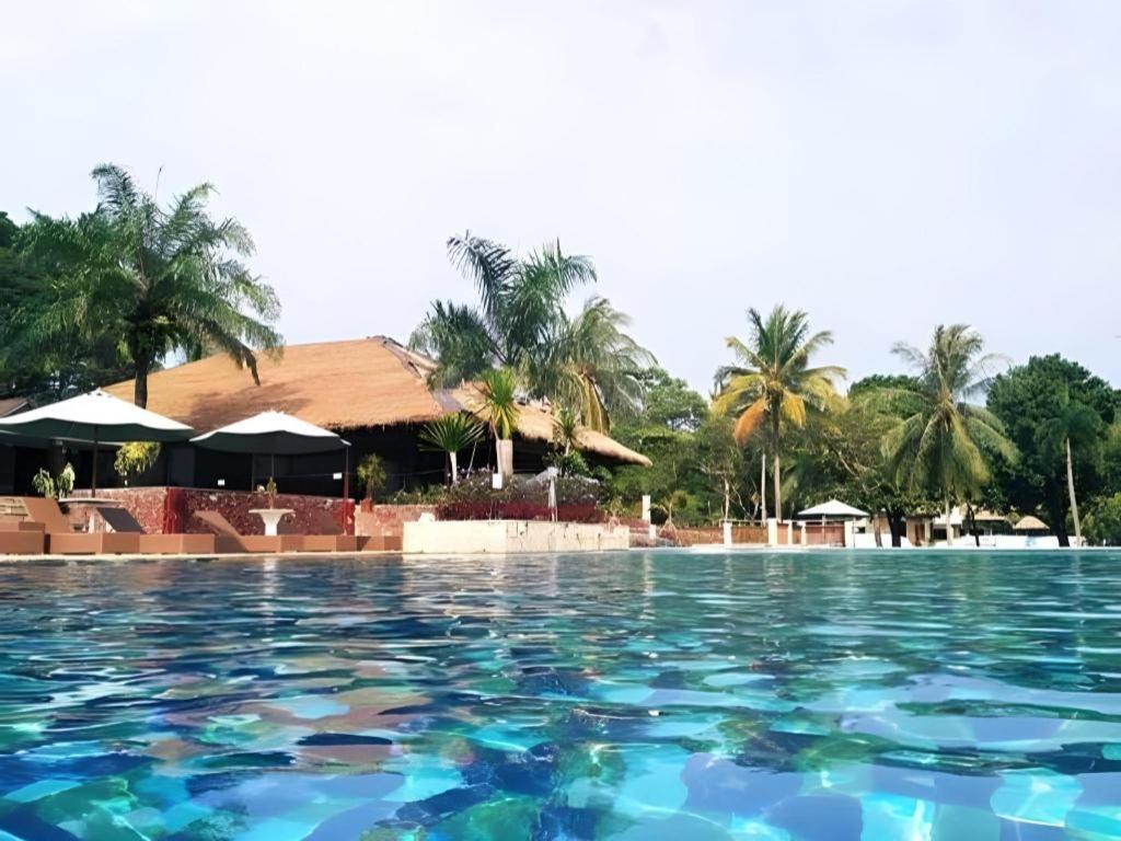 Tanjung Lesung Beach Hotel Exterior photo