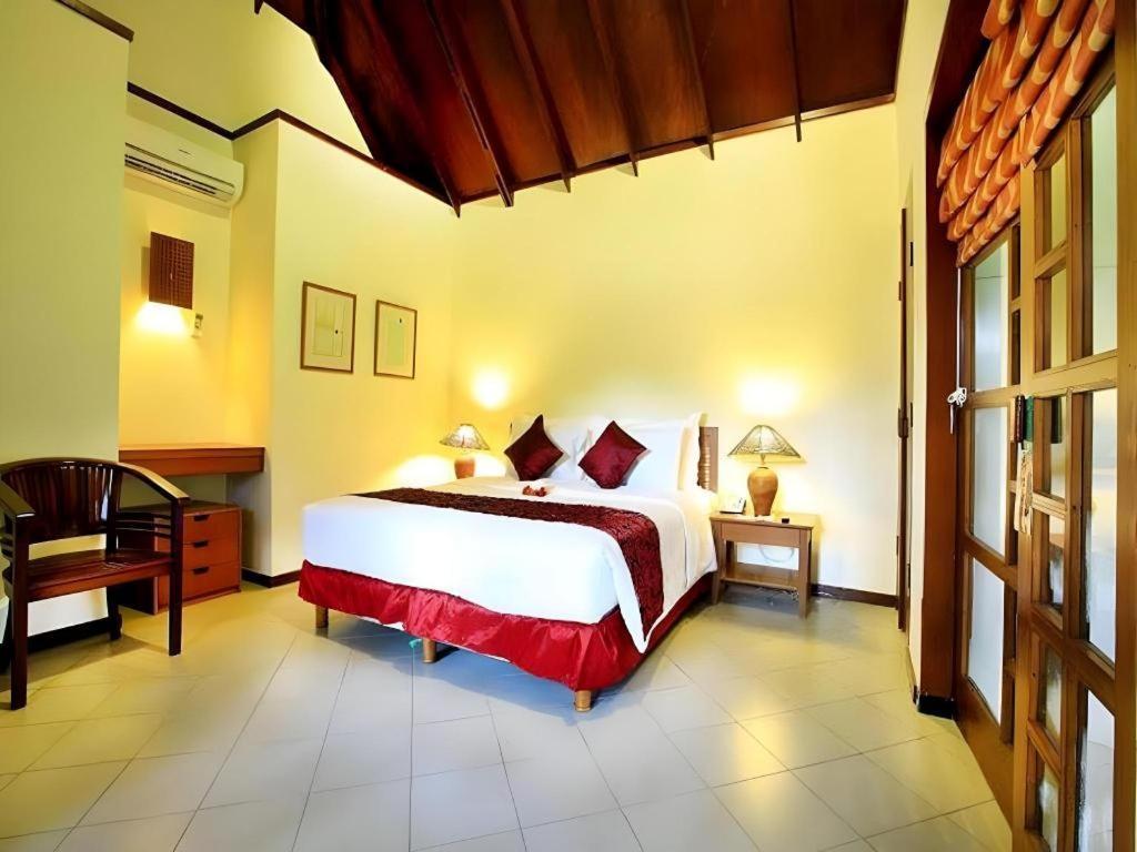 Tanjung Lesung Beach Hotel Exterior photo